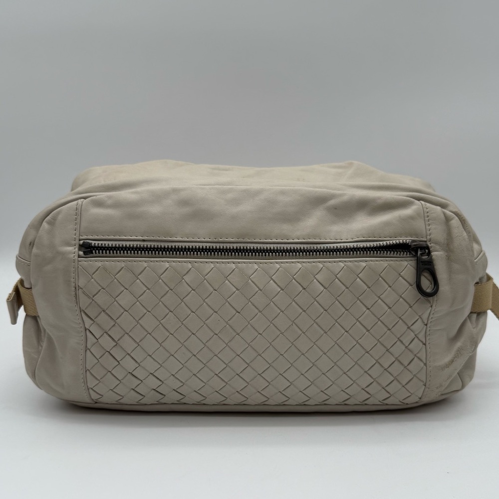 BOTTEGA VENETA INTRECCIATO LEATHER BODY BAG IVORY